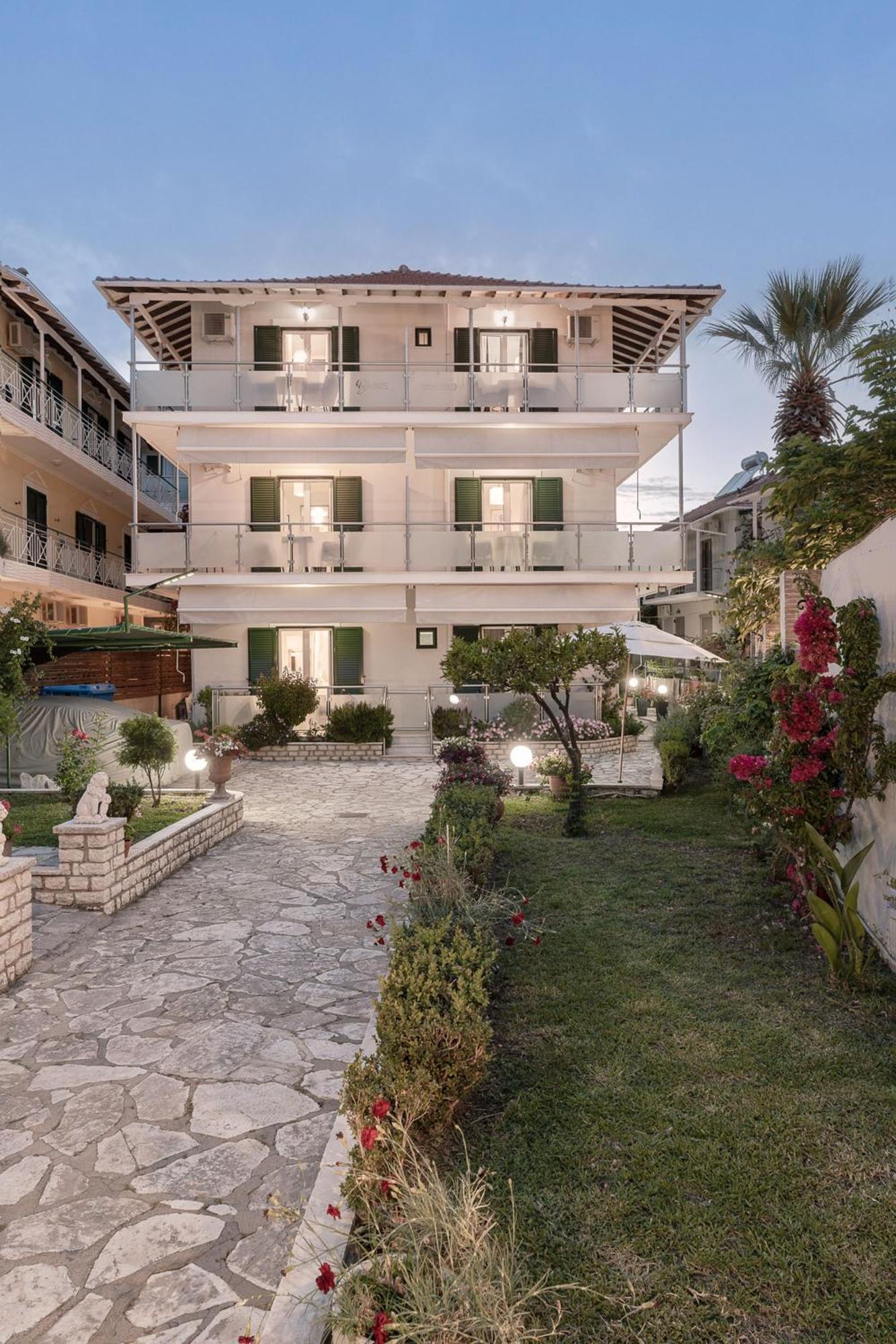 Captain'S Seafront Apartments Nydri  Exterior photo